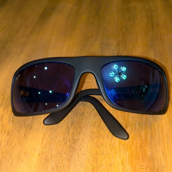 Maui Jim Black Sunglasses - Picture 2 of 9